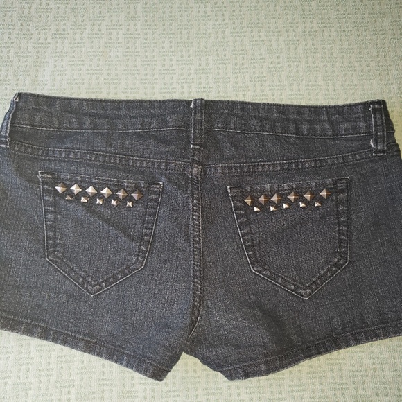 City Street Jean Shorts w/ diamond Metal on back - Picture 5 of 6